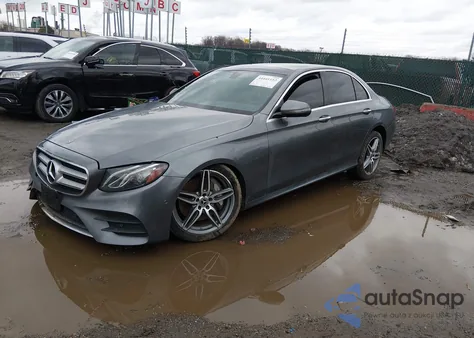 2018 Mercedes-Benz E 300 4Matic z USA, uszkodzony, nr VIN WDDZF4KB3JA355015